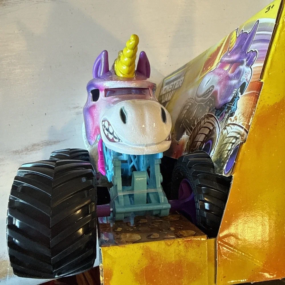 Monster Jam - Sparkle Smash Monster‎ Truck (1:24 Scale, Series 26) BRAND NEW